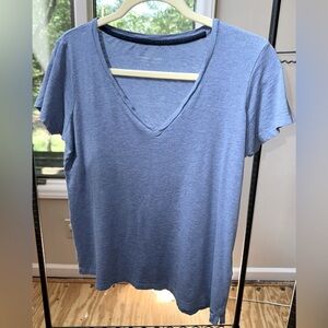 Vineyard Vines v neck tee
